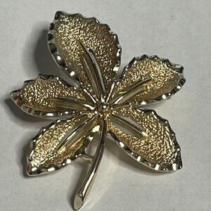 VTG Sarah Coventry Gold-Tone Textured 5-Leaf Brooch Signed Pin Jewelry 1.5"x1.8"
